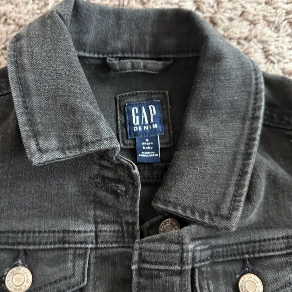 Preloved GAP Kids Black Denim Jacket